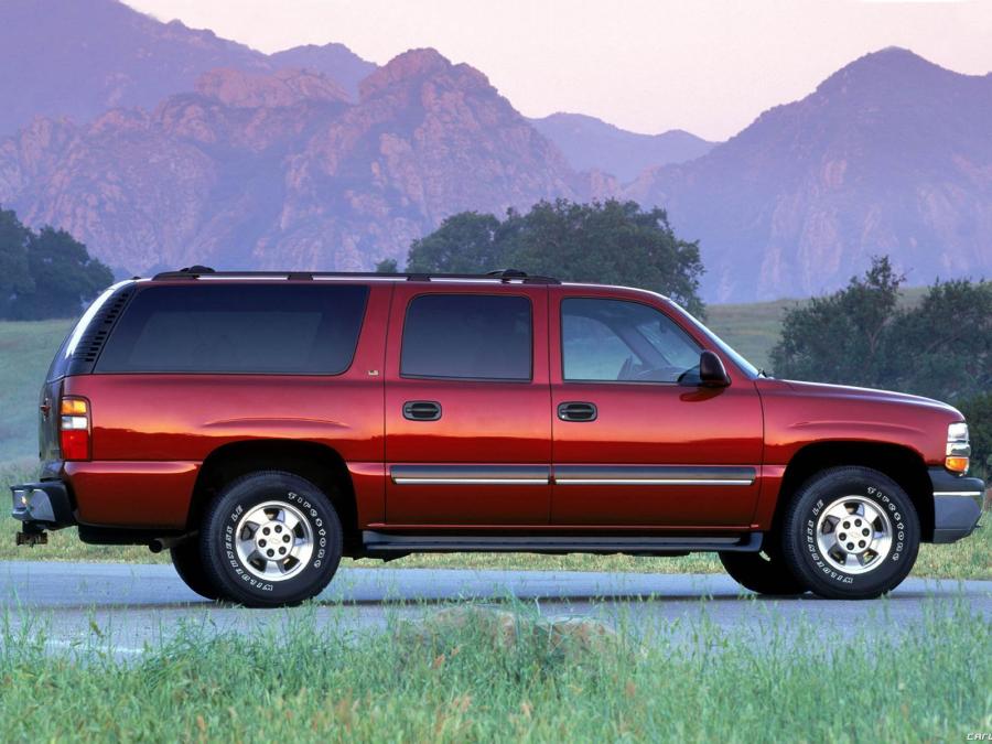  Chevrolet Suburban 2003 года  (фото 2 из 8)